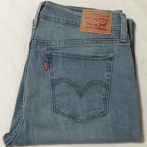 Levi’s Women’s Light Wash Stretch Capri Jeans - 29 - Picture 11 of 16